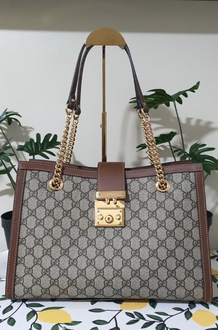 GUCCI Medium Padlock GG Supreme Shoulder Bag