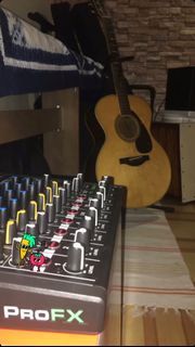 GUITAR TUTOR - Pilar Village, Las Piñas