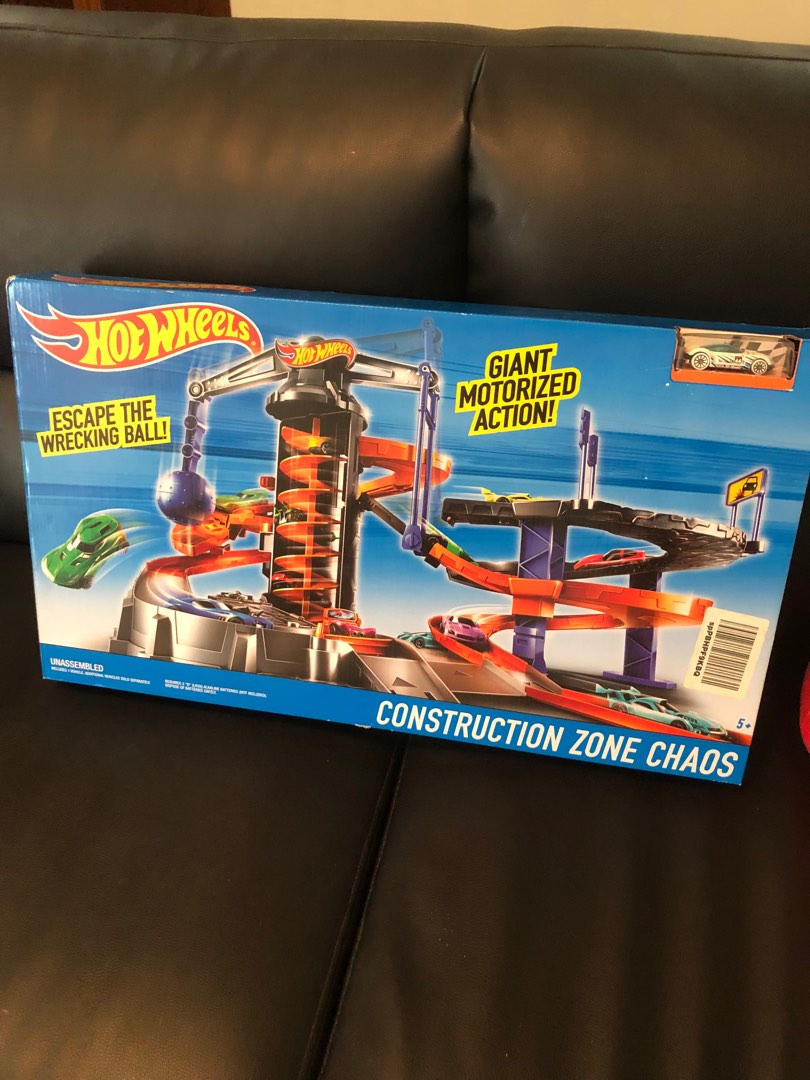 Hot wheels construction zone chaos shop
