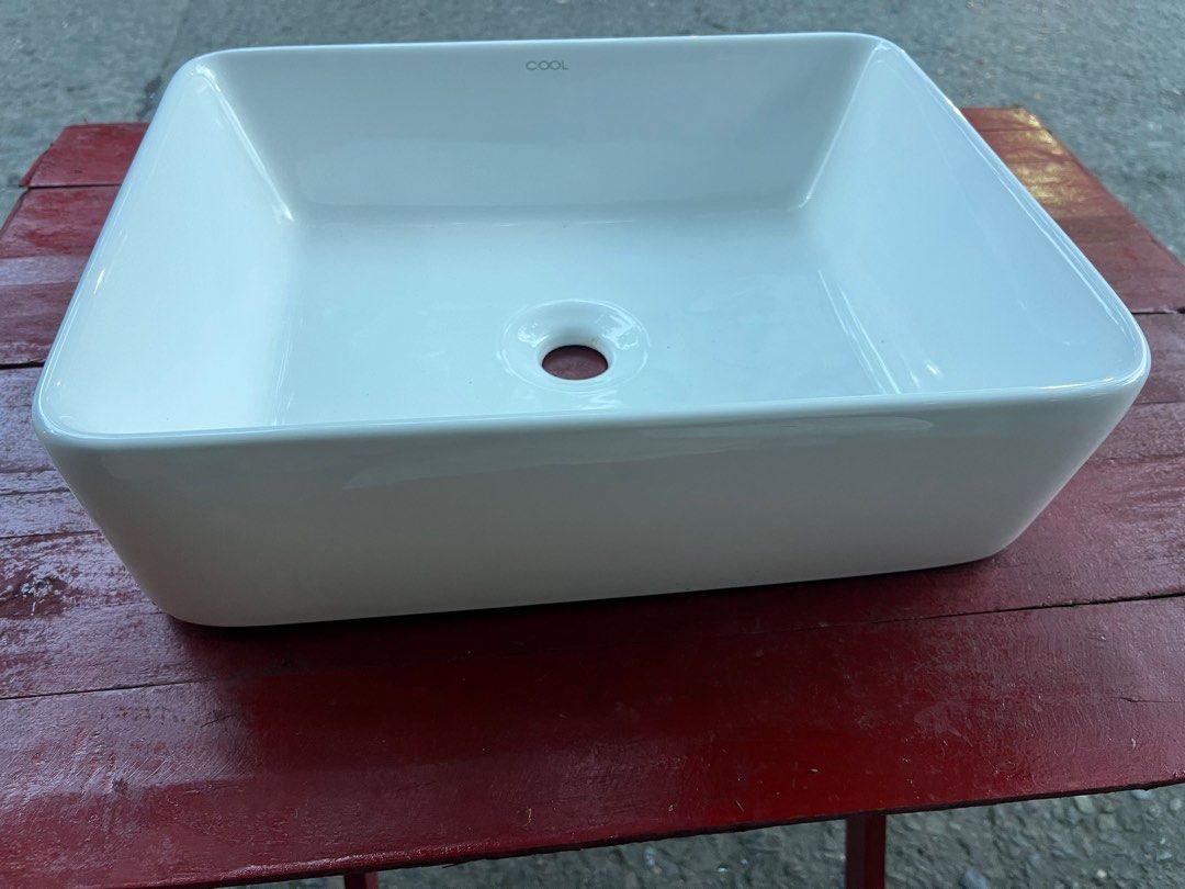 Hotel and Condo Pull out 2nd Hand Table Top Lavatory (Category: Bathroom & Kitchen Fixtures) located in Manila. Submitted by kg_ramirez (Listing ID 1322429914, Image 1). Description: .