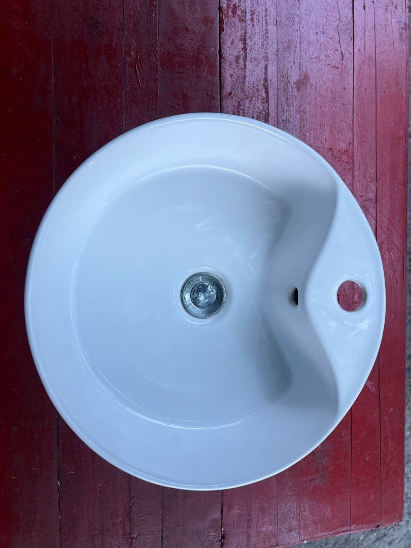 Hotel and Condo Pull out 2nd Hand Table Top Lavatory (Category: Bathroom & Kitchen Fixtures) located in Manila. Submitted by kg_ramirez (Listing ID 1322429914, Image 3). Description: .