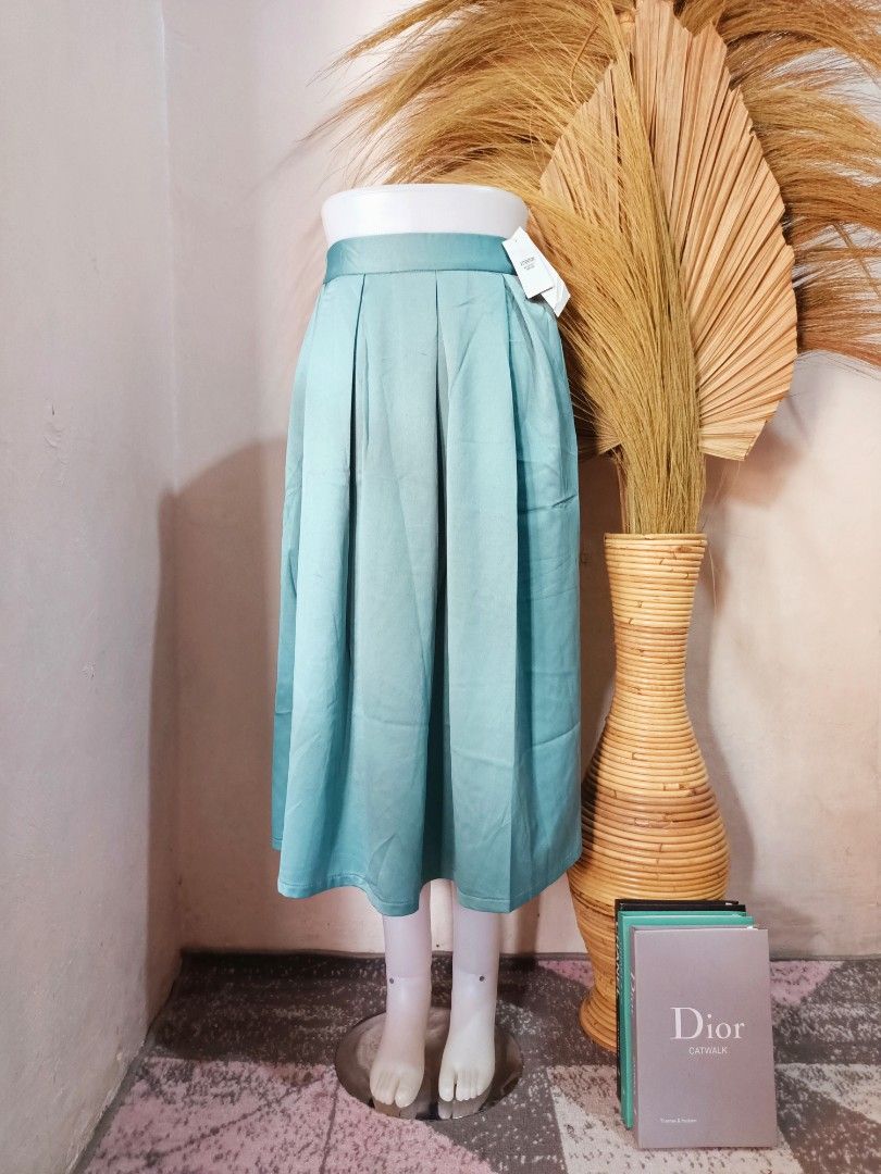 New Midi Skirt import warna ice blue, Wardah pinggang belakang karet,  size M bahan premium no terawang