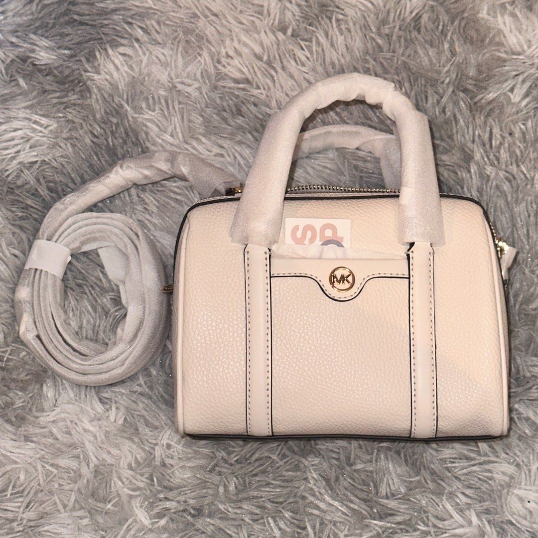 MK Michael Kors Mini Duffle - White Cream (Category: Luxury Bags & Wallets) located in Baliuag. Submitted by packedge (Listing ID 1322557209, Image 3). Description: .
