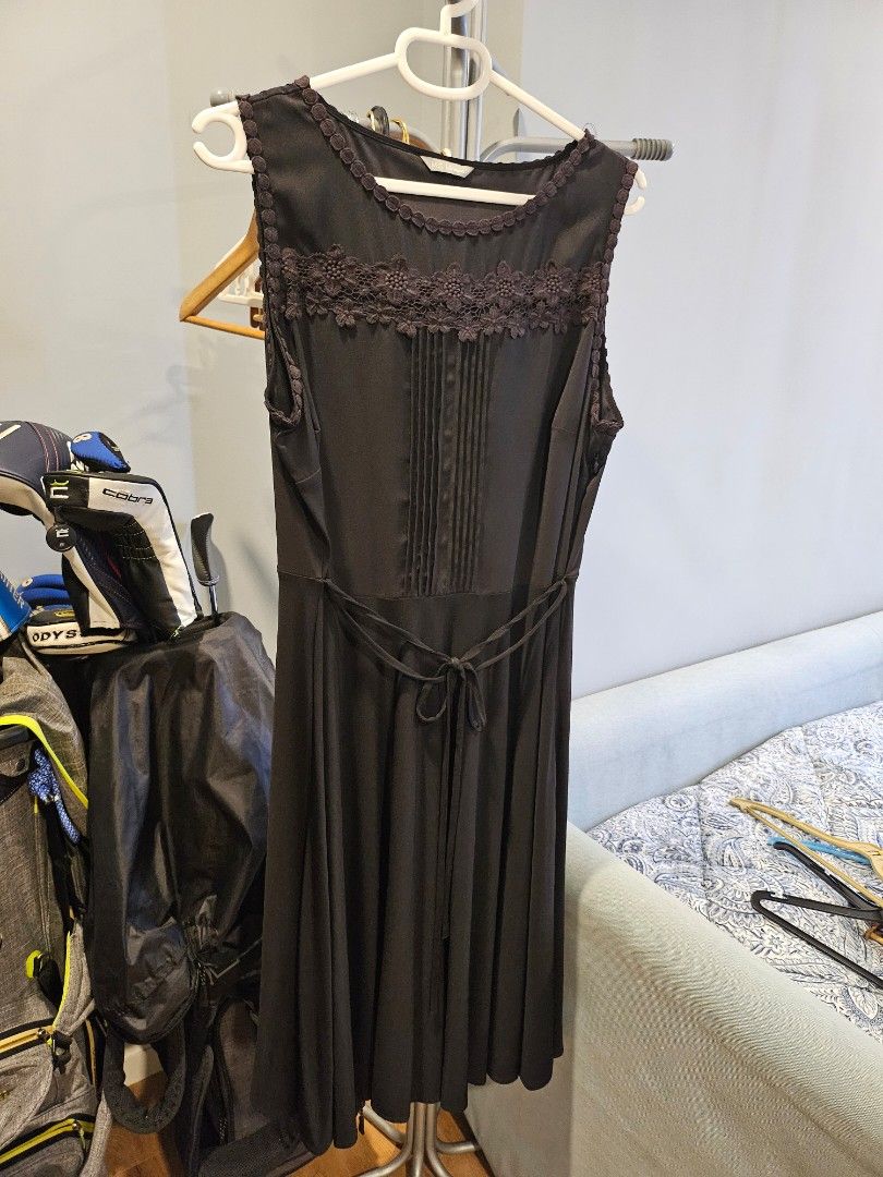 Preloved dresses (Category: Dresses) located in Singapore. Submitted by meiee2 (Listing ID 1322424708, Image 2). Description: $50 for all dresses..