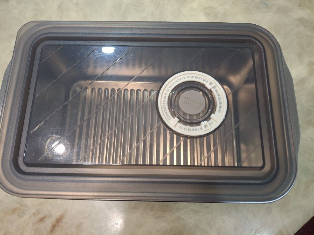 Progressive Bread Keeper (Category: Bakeware) located in Quezon City. Submitted by beautylush.ph (Listing ID 1322508938, Image 2). Description: Keeps your bread fresh for longer period. Bought in Amazon. Used a few times. In very good condition. Stainless Steel Container. Dishwasher safe. Capacity: 1.8L.