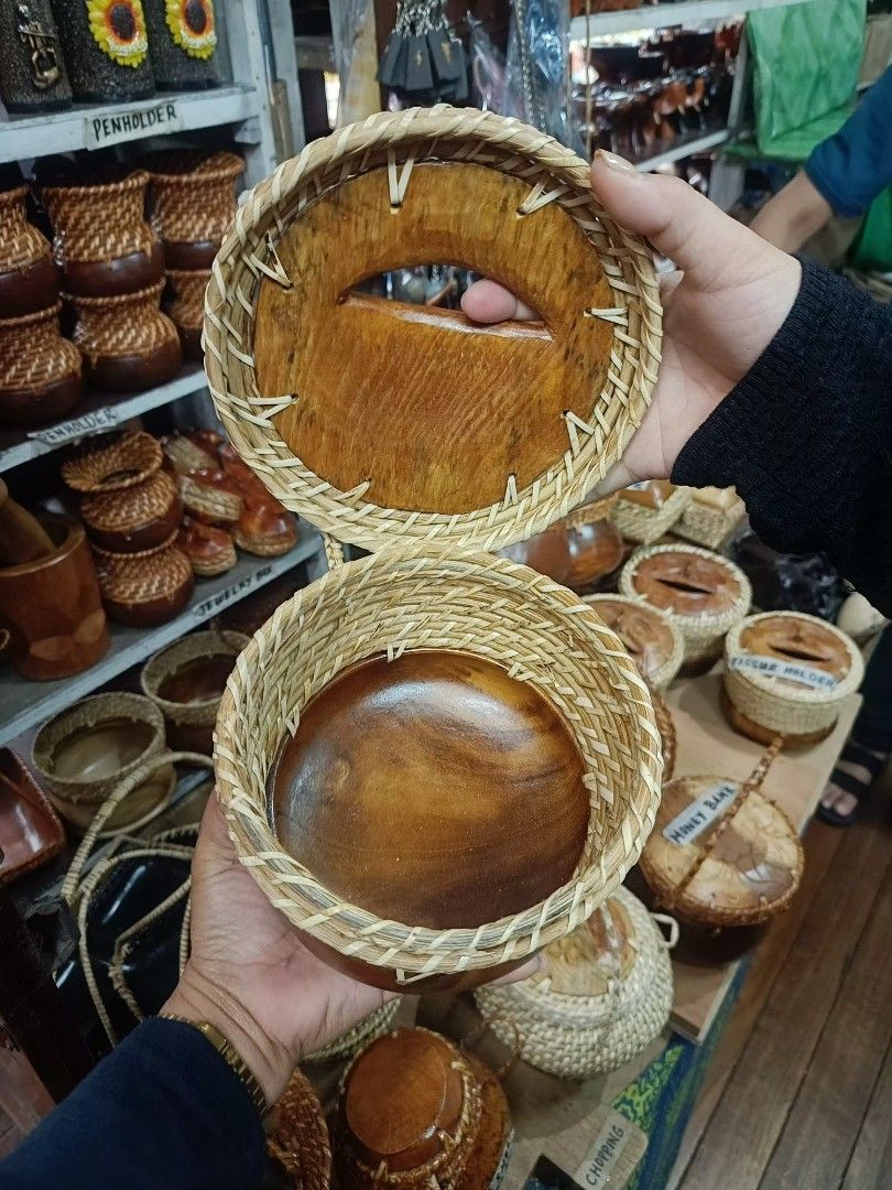 Rattan Tissue Holder (Category: Storage Boxes & Baskets) located in Baguio. Submitted by roselleshiddentreasures13384 (Listing ID 1322493806, Image 2). Description: Rattan Material Very Good Quality Super Matibay.