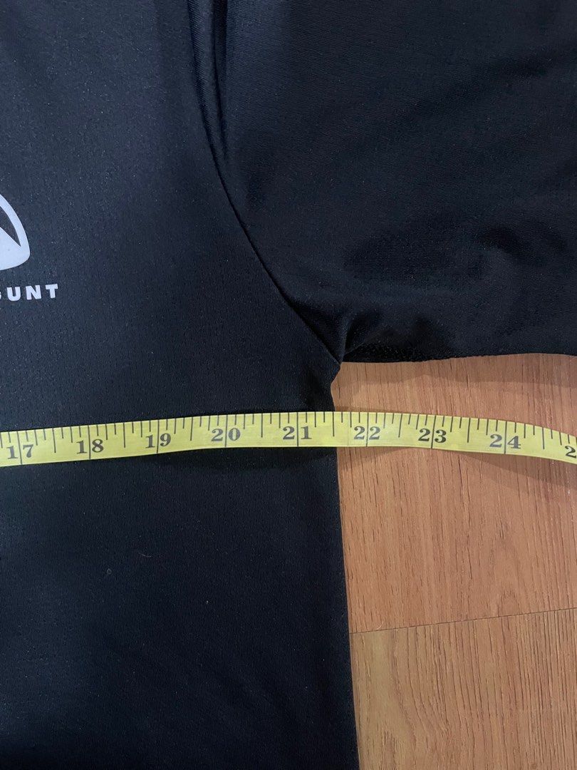 Runmount Basic Running Jersey (Category: Activewear) located in Kluang. Submitted by itukahjebat (Listing ID 1322484506, Image 3). Description: Indonesia Brand Condition: 9/10 Width 21.5", Length 28".