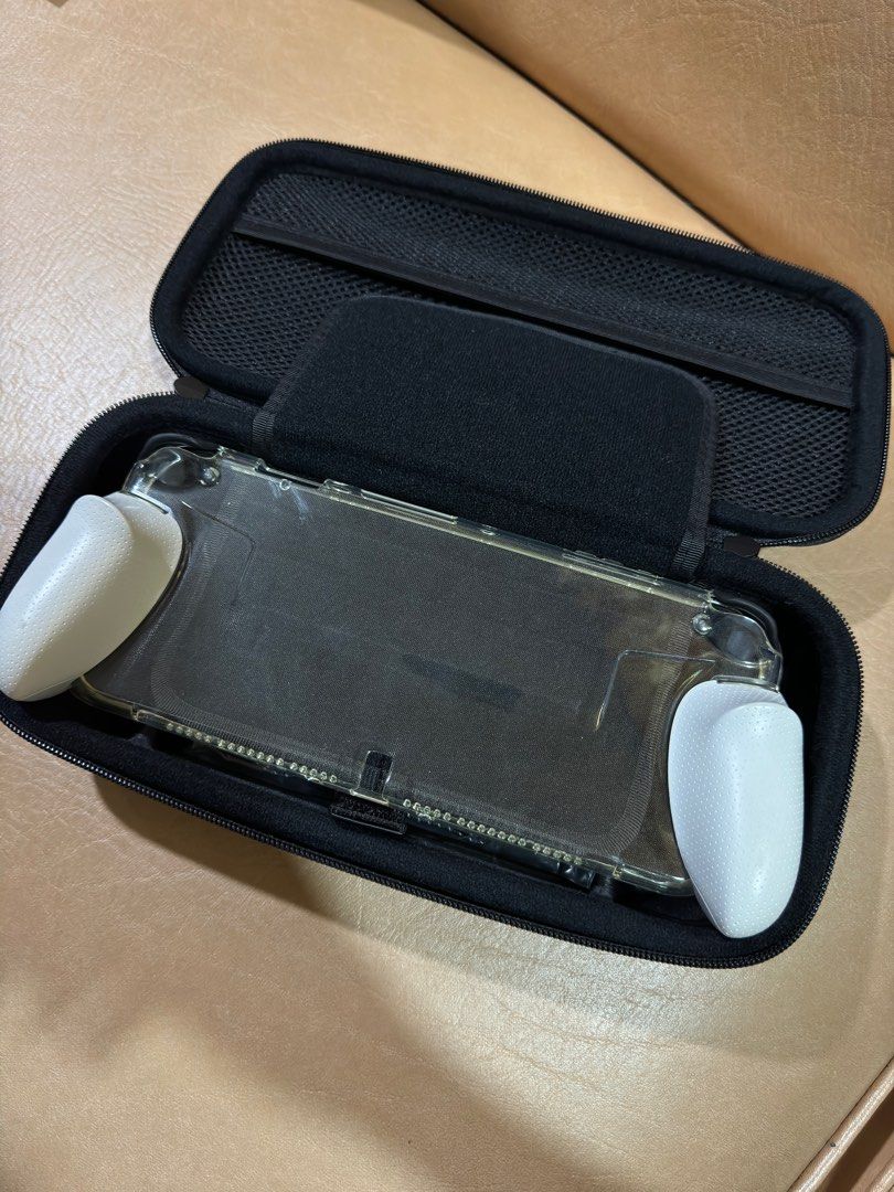 Skull & Co Nintendo Switch Case with Free Grip (Category: Cases & Covers) located in Manila. Submitted by vintageluxefinder (Listing ID 1322507904, Image 2). Description: Nintendo Switch Case with Game compartments and free skull and co grip as well Rfs: wala na ako switch haha.