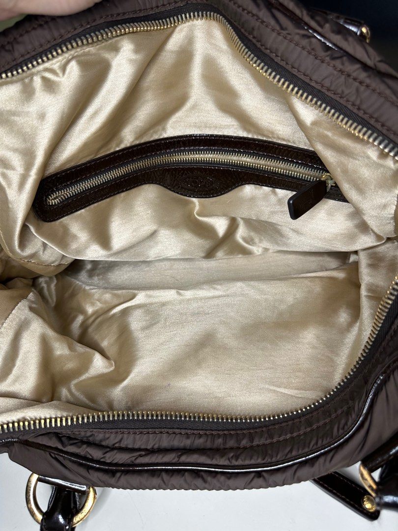 Tod’s Dark Brown Top Handle Bag with Multi Pockets (Category: Luxury Bags & Wallets) located in Caloocan City. Submitted by bcy6891 (Listing ID 1322480130, Image 3). Description: .