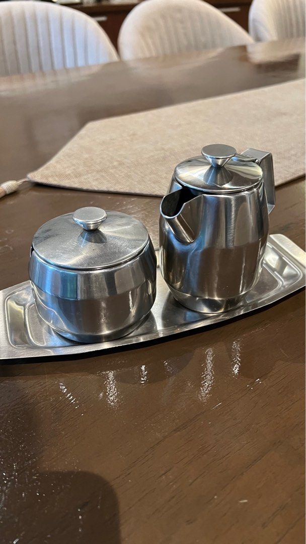 Vintage creamer and sugar set top