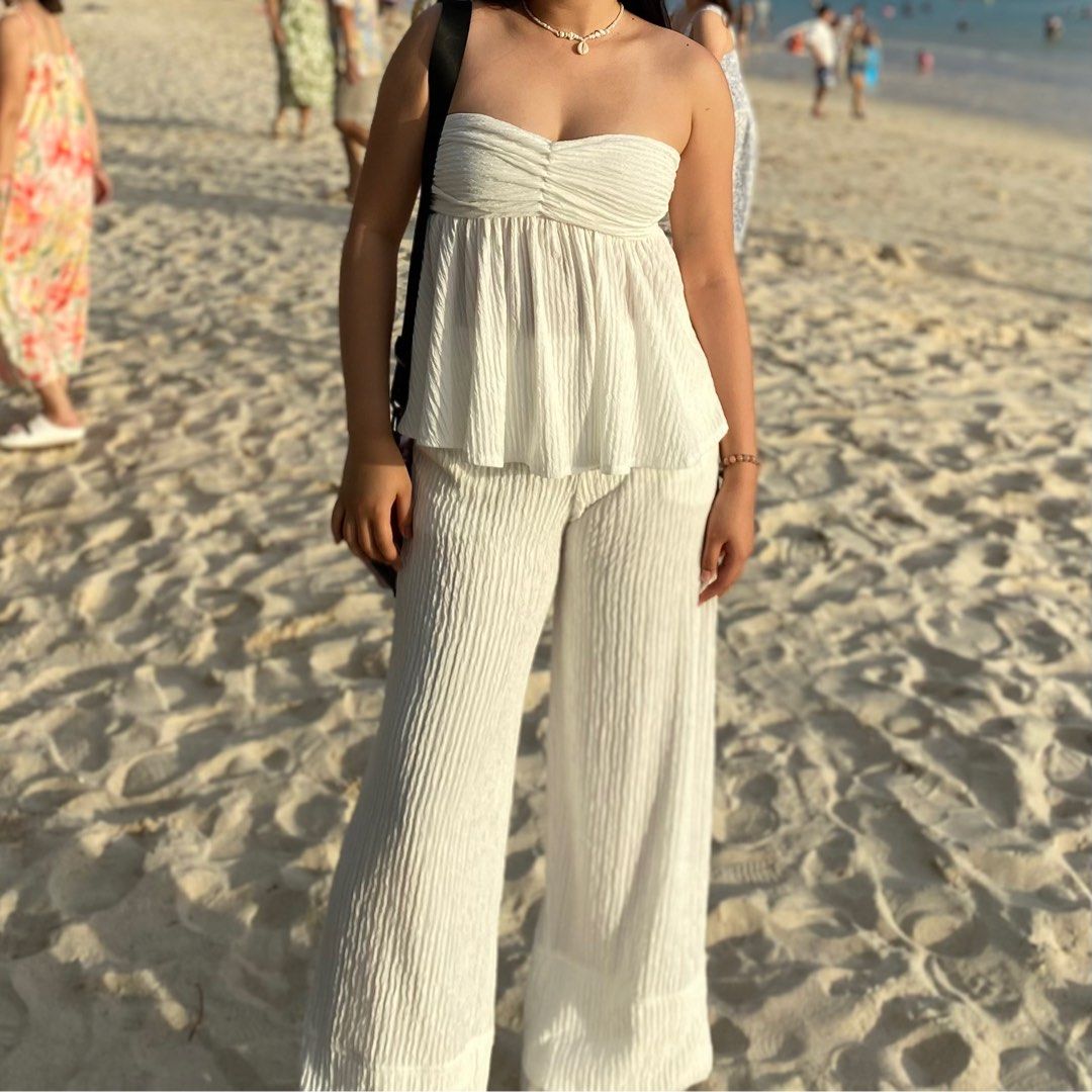 White Coordinates (Category: Sets or Coordinates) located in Calapan. Submitted by closetgirlph (Listing ID 1322554101, Image 1). Description: • used once at Bora • Flowy, ruched back, with pockets • Height reference: 5’3” PLEASE DO NOT MESSAGE ME IF AVAILABLE. STILL AVAILABLE!!! I MARK MY ITEMS IF SOLD!!.