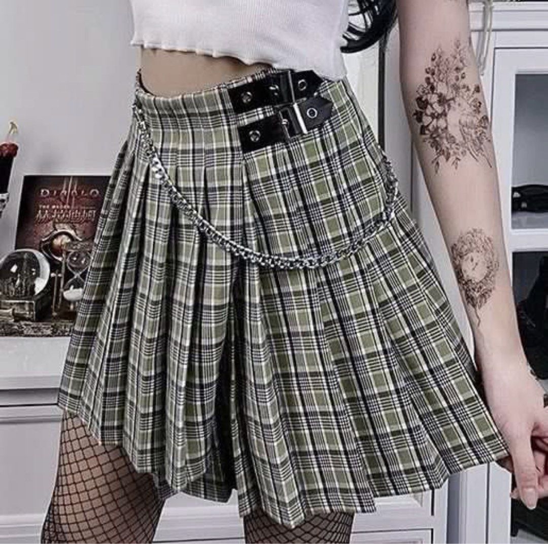 YesStyle Green Black Plaid Mini Skirt with Belt Chain