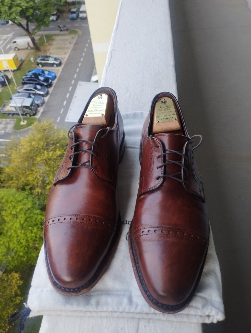 Allen Edmonds Clifton full grain leather brown derby. 9D