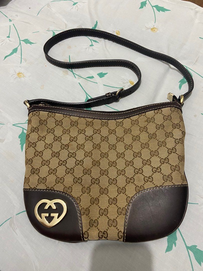 Gucci bag with heart logo 2025