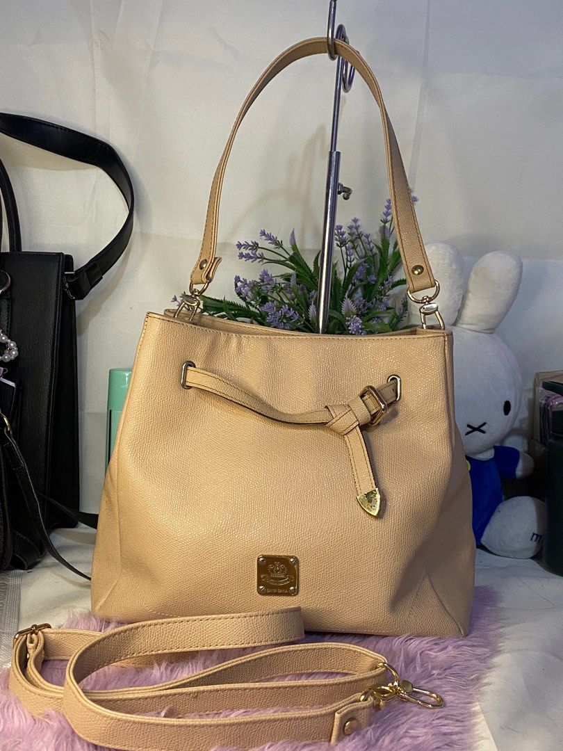 Banabana Two way Bag (Category: Shoulder Bags) located in Davao. Submitted by sammyang123 (Listing ID 1322692613, Image 1). Description: Banaban Two way bag Medium size Very pretty saffiano leather💘 No issue light use💗 Dm me free sf.