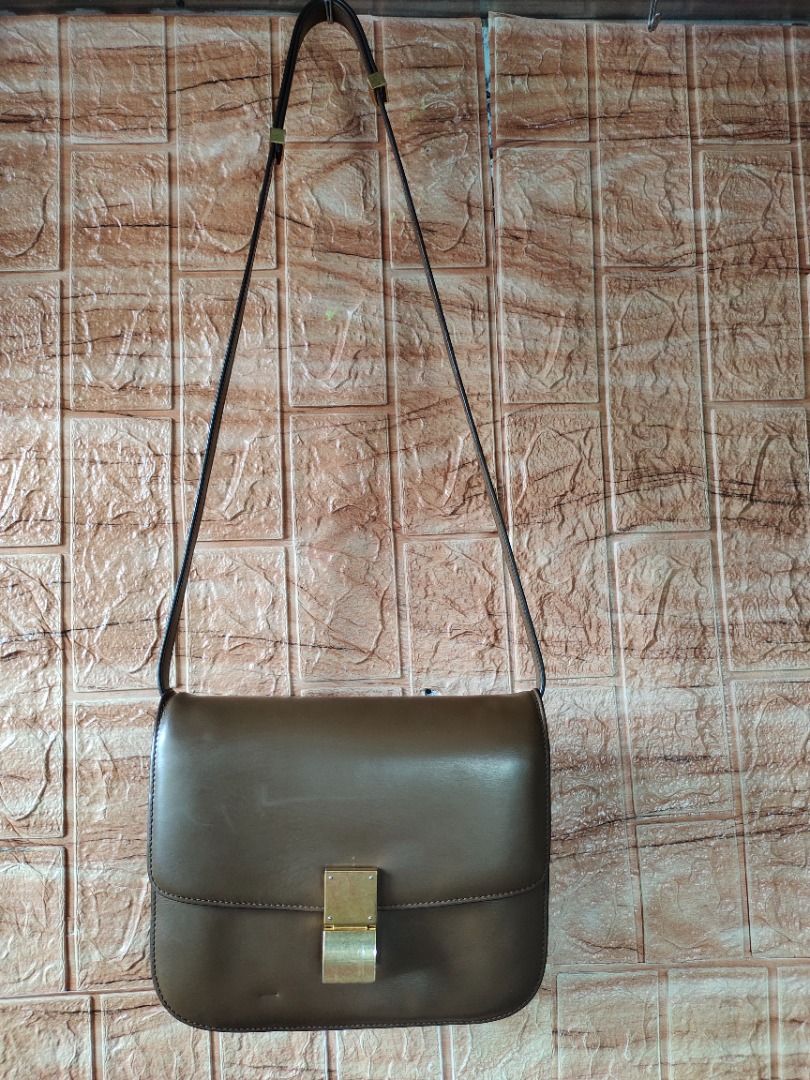 Celine Classic Box Bag (Authentic) (Category: Luxury Bags & Wallets) located in Caloocan City. Submitted by roxy420 (Listing ID 1322630773, Image 3). Description: Camel Brown Smooth Calfskin Leather Detachable and adjustable shoulder strap Antiqued Gold toned hardware Condition: Great Condition. The exterior leather surface has signs of usage with some light marks. The strap is in excellent condition. The interior looks new. Authenticity Guarante