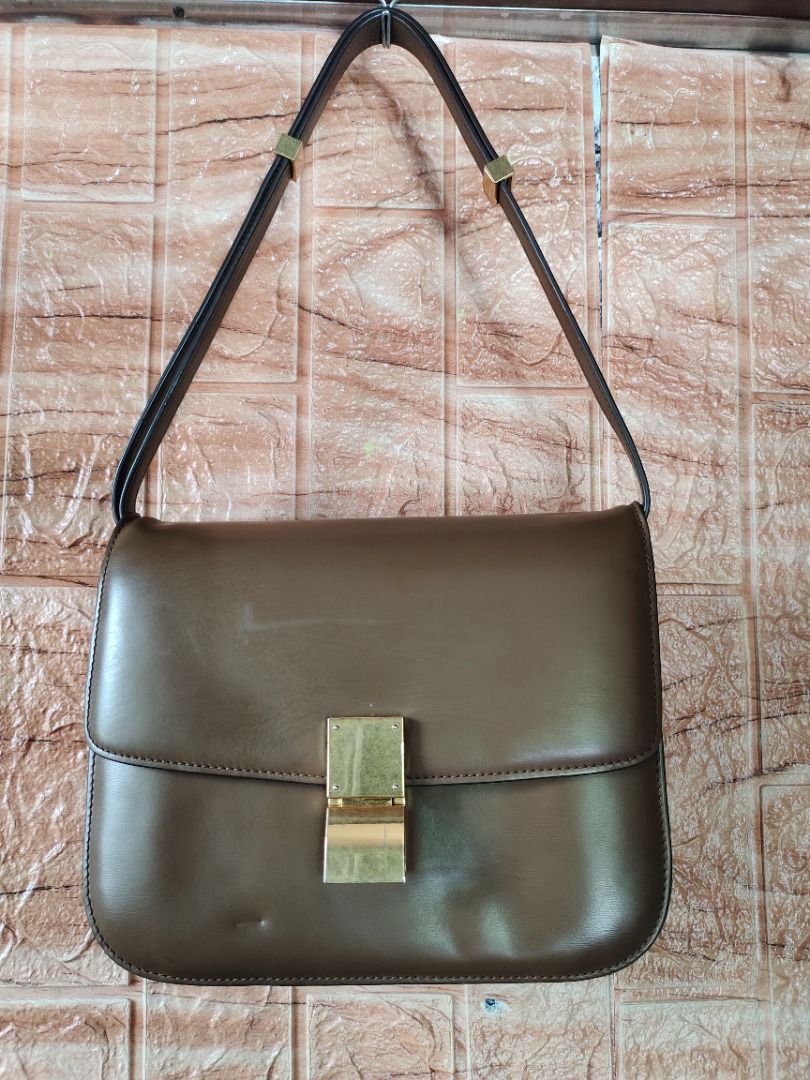 Celine Classic Box Bag (Authentic) (Category: Luxury Bags & Wallets) located in Caloocan City. Submitted by roxy420 (Listing ID 1322630773, Image 1). Description: Camel Brown Smooth Calfskin Leather Detachable and adjustable shoulder strap Antiqued Gold toned hardware Condition: Great Condition. The exterior leather surface has signs of usage with some light marks. The strap is in excellent condition. The interior looks new. Authenticity Guarante