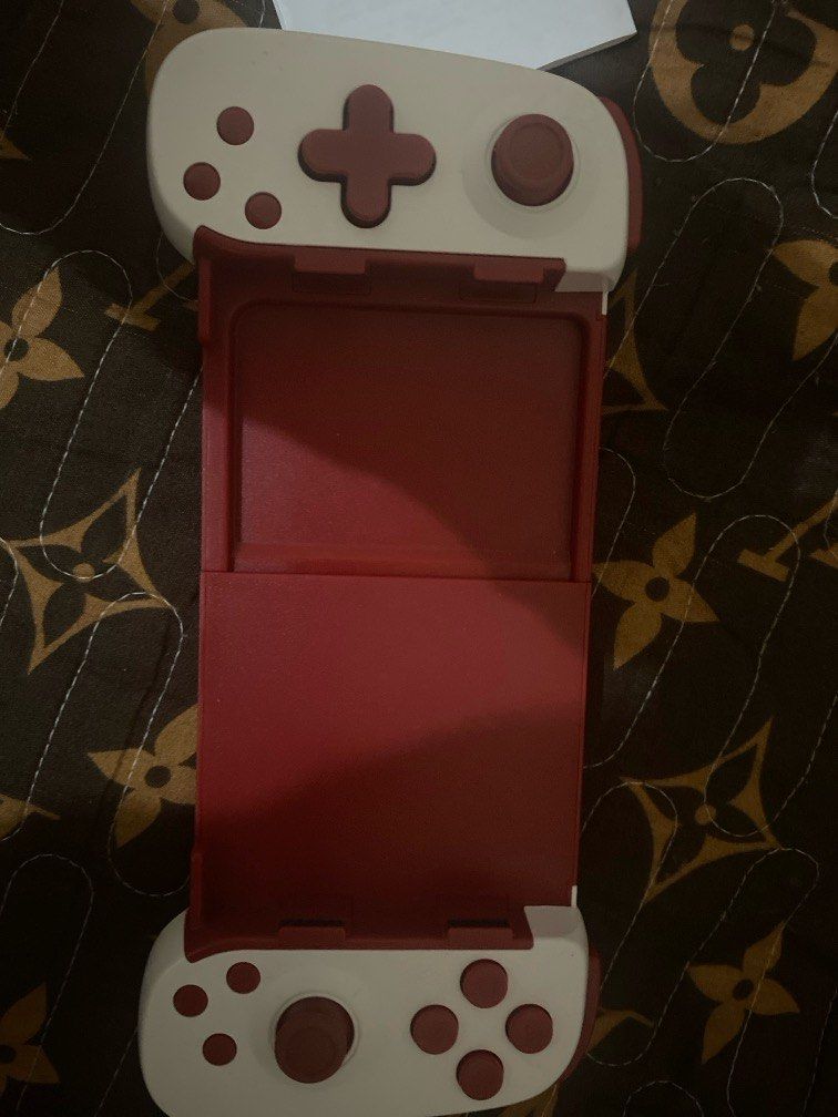 D6 CONTROLLER (Category: Controllers) located in Linggi. Submitted by zampakuto (Listing ID 1322735882, Image 2). Description: Condition 9/10 Boleh connect mana2 game dan mudah dibawa Can use for playstation, xbox and nintendo can choose what control displayer that you want … you can play genshin for android and many more android game and also ios.