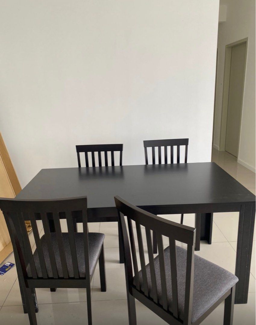 dining table (Category: Tables & Sets) located in Kuala Lumpur. Submitted by norfadilahnazri (Listing ID 1322591046, Image 1). Description: .