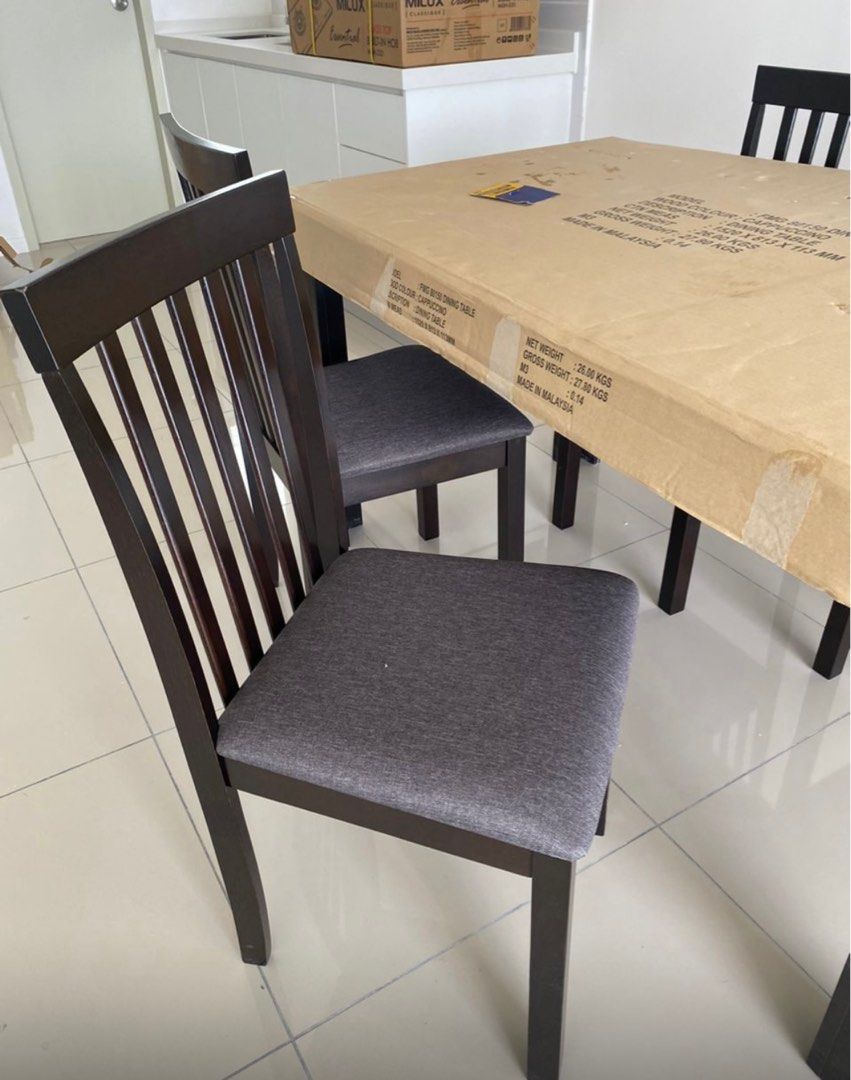 dining table (Category: Tables & Sets) located in Kuala Lumpur. Submitted by norfadilahnazri (Listing ID 1322591046, Image 2). Description: .