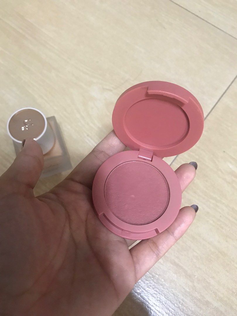 Ever Bilena Pillow Pop Cream Blush (Category: Makeup) located in Pasay City. Submitted by spongefinds (Listing ID 1322601478, Image 2). Description: shade: Dreamy Coral recently bought, twice lang nagamit w FREE CARELINE OIL CONTROL BLUSH ON (Used).