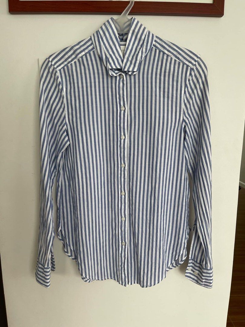 H&M Blue and White Striped Button Down (XXS) (Category: Longsleeves) located in Rizal. Submitted by marga911 (Listing ID 1322639490, Image 1). Description: H&M Blue and White Striped Button Down (XXS) Courier Or Meet-up (SM Taytay, SM Megamall or Robinsons Galleria).