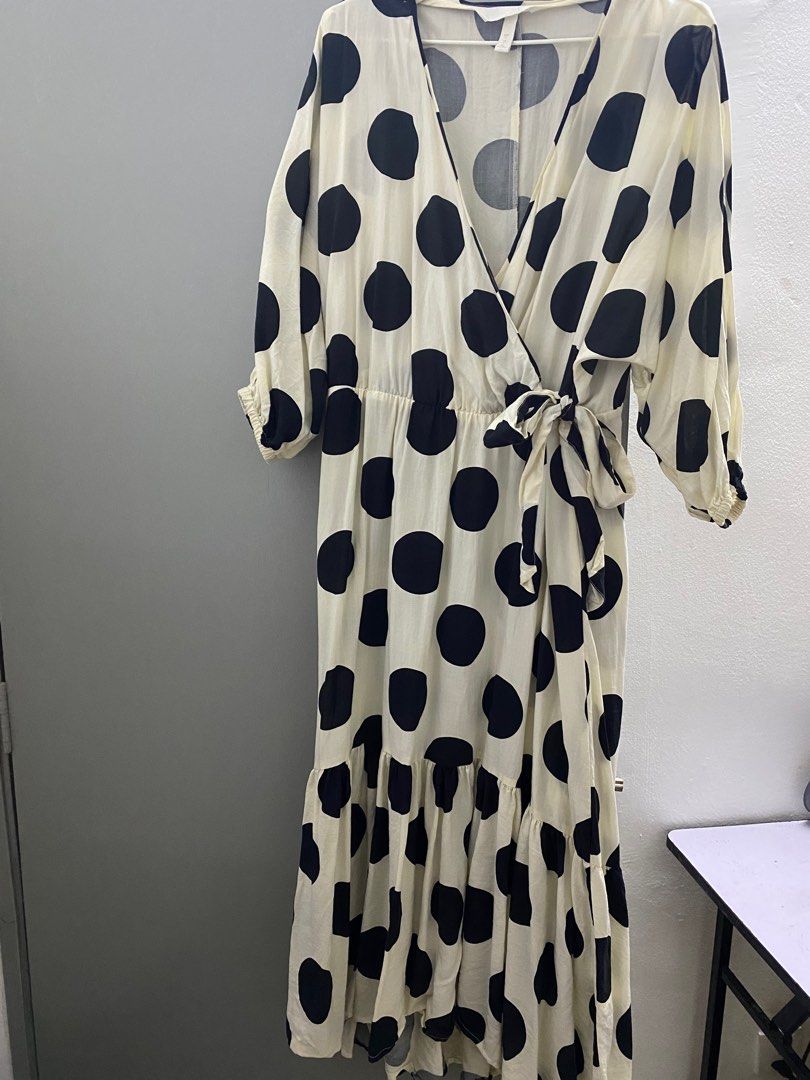 H and m polka dot dress shop