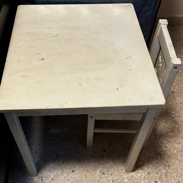 Kritter table and chairs outlet