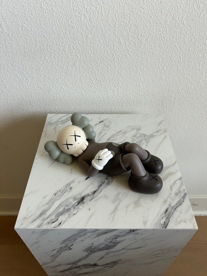 Kaws holiday japan vinyl figure (Category: Designer & Blind Box Toys) located in Makati City. Submitted by inezlebron (Listing ID 1322607225, Image 1). Description: .