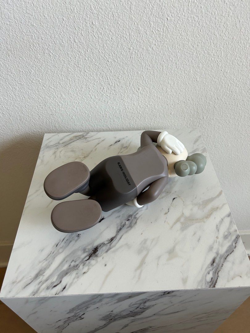 Kaws holiday japan vinyl figure (Category: Designer & Blind Box Toys) located in Makati City. Submitted by inezlebron (Listing ID 1322607225, Image 3). Description: .