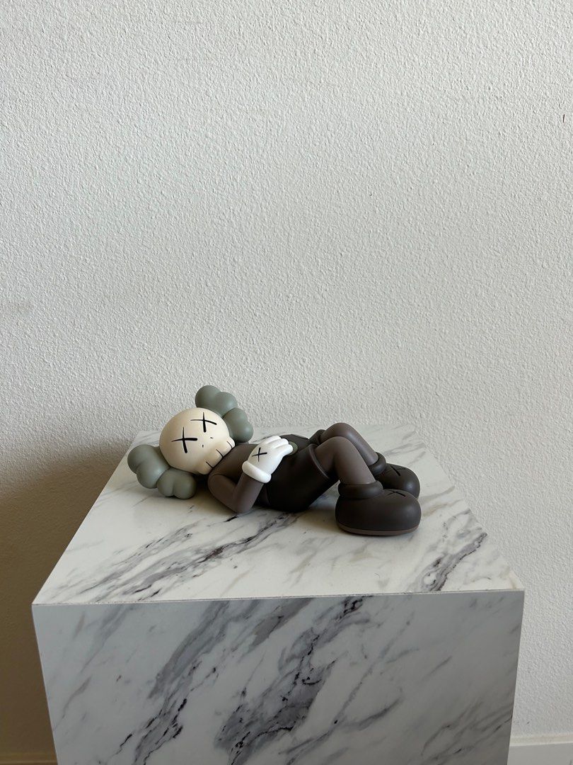 Kaws holiday japan vinyl figure (Category: Designer & Blind Box Toys) located in Makati City. Submitted by inezlebron (Listing ID 1322607225, Image 2). Description: .