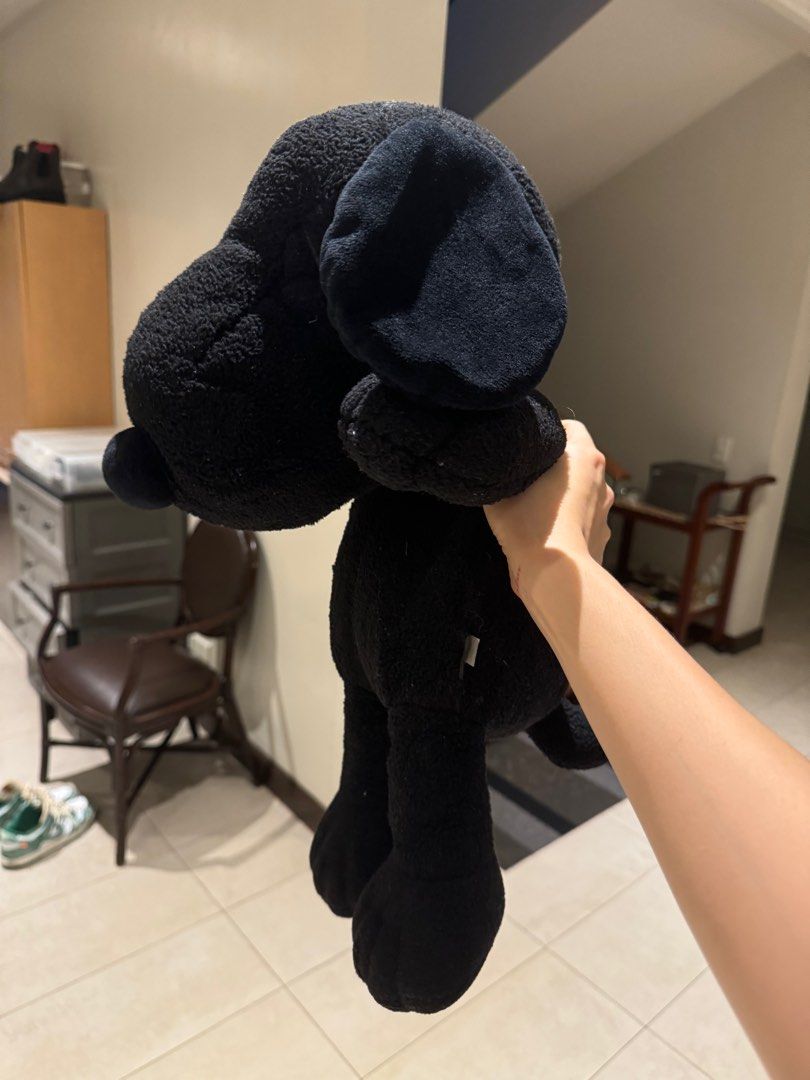 KAWS x Uniqlo x Peanuts Snoopy Plush (Medium) Black (Category: Plushies & Soft Toys) located in Makati City. Submitted by inezlebron (Listing ID 1322658285, Image 3). Description: .
