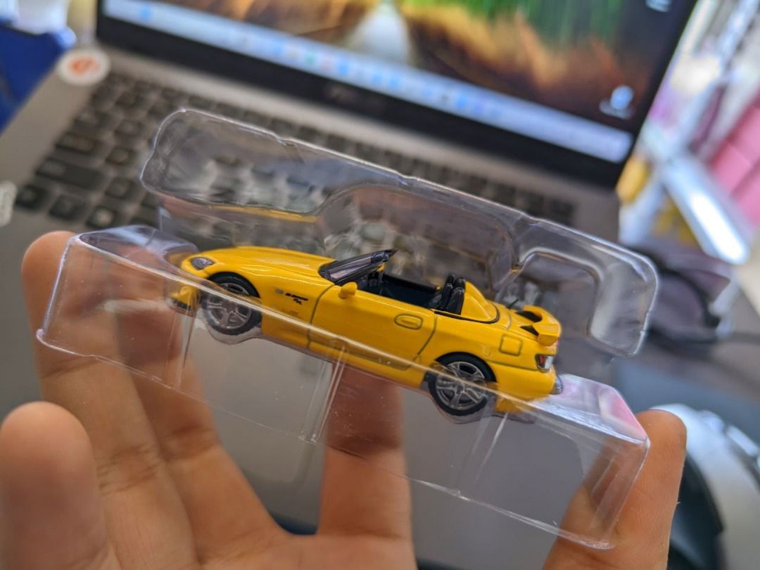 MINI GT Honda S2000 Type S (Category: Vehicle & Diecast Models) located in Valenzuela. Submitted by onhoco (Listing ID 1210336748, Image 2). Description: MINI GT Honda S2000 Type S New Indy Yellow Pearl MGT00282-R RHD *Faded po yung box kasi na expose sa init sa display*.