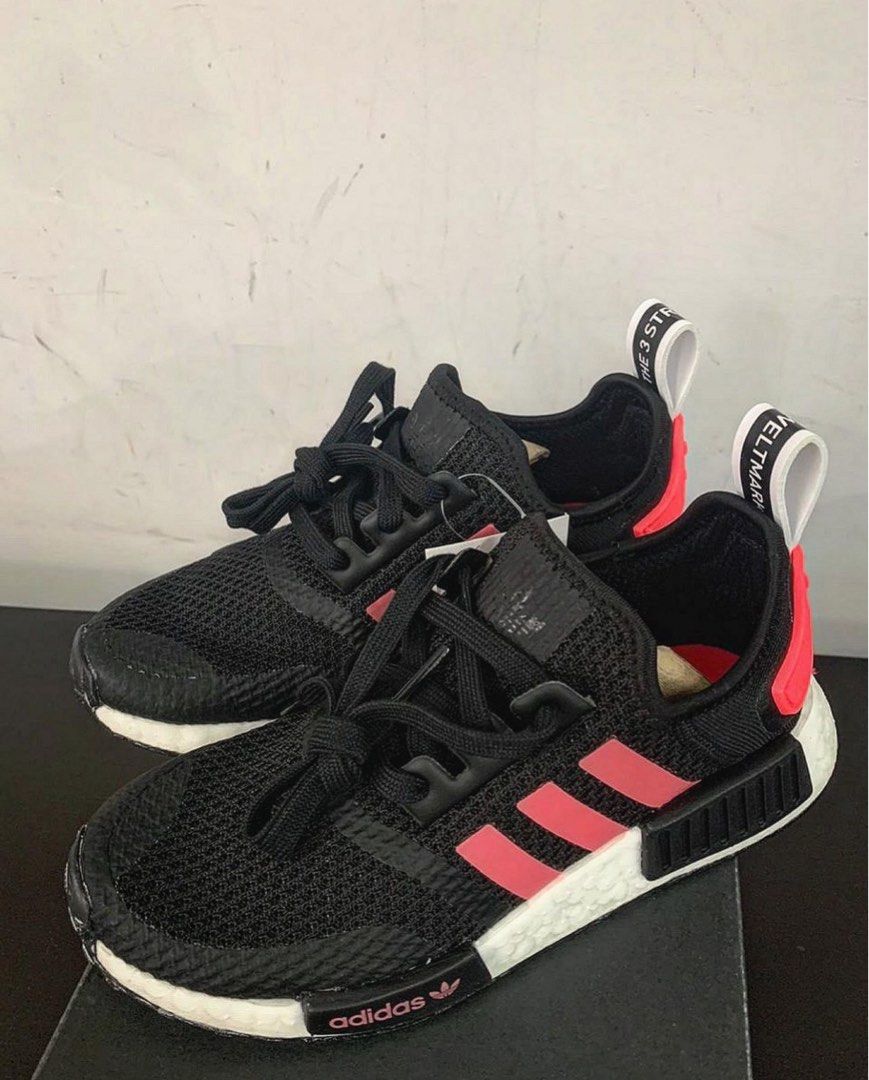 Originals nmd r1 sneakers in black and pink online