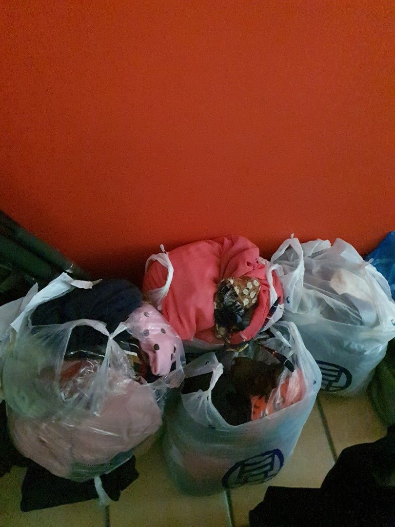 NEW+PRE LOVE (Category: Other Tops) located in Singapore. Submitted by rachlai0718.1 (Listing ID 1322609208, Image 1). Description: $1 EACH FOR BRAND NEW/PRE LOVE.NO CHOOSING,NO FUSSY BUYER.MEET IN PASIR RIS,COUNT THE AMOUNT AND PAY IN CASH.🙏.