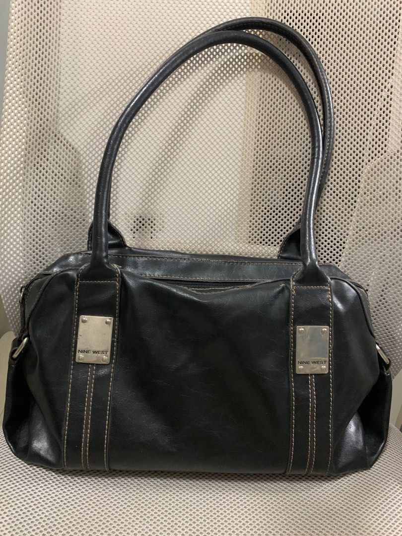 Nine West Shoulder Bag (Category: Shoulder Bags) located in Bacoor. Submitted by schn9 (Listing ID 1322614871, Image 1). Description: .
