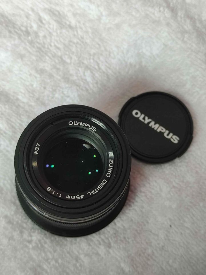 Olympus 45mm f1.8 (Category: Lens & Kits) located in Manila. Submitted by icebukoforsale (Listing ID 1322642774, Image 1). Description: Olympus 45mm f1.8 Dust particles inside Scratches on the body.