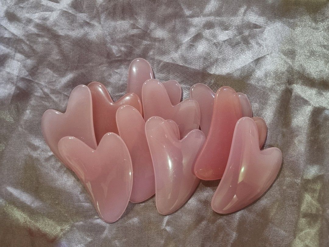 Pink Gua Sha (Category: Face Care) located in Quezon City. Submitted by applereinna-50241 (Listing ID 1322594245, Image 2). Description: Pink Gua Sha for sale For Jawline sculpting Puffiness reducing Lifting effect on skin On Hand Dm me for inquiries We have sameday delivery via Lalamove and Grab.