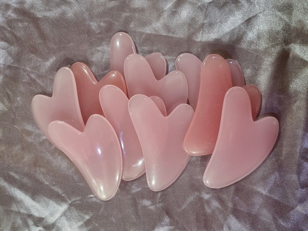 Pink Gua Sha (Category: Face Care) located in Quezon City. Submitted by applereinna-50241 (Listing ID 1322594245, Image 1). Description: Pink Gua Sha for sale For Jawline sculpting Puffiness reducing Lifting effect on skin On Hand Dm me for inquiries We have sameday delivery via Lalamove and Grab.