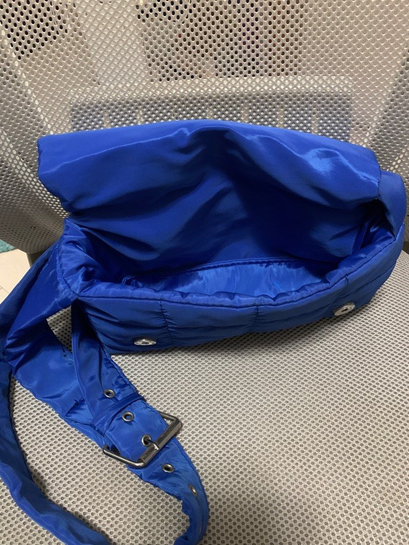 Quilted Puffer Sling Bag (Category: Sling Bags) located in Bacoor. Submitted by schn9 (Listing ID 1322618340, Image 2). Description: .
