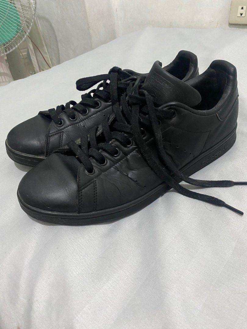 RUSH AND NEGOTIABLE STAN SMITH TRIPLE BLACK (Category: Sneakers) located in Pasay City. Submitted by DVTrey5 (Listing ID 1322676007, Image 2). Description: RUSH AND NEGOTIABLE FREE SHIPPING IF SURE BUYER SIZE 10 THRICE LANG NAGAMIT SA JAPAN KAYA MEDYO MALINIS RFS: TAMBAK.