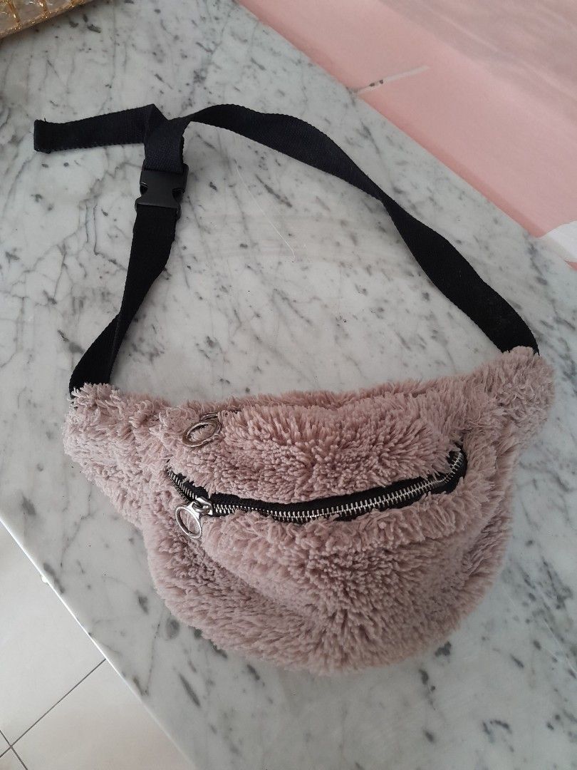 Fanny pack stradivarius online