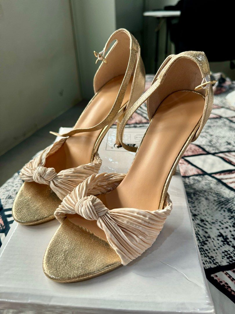 Sandals from Shein (Category: Heels) located in Pasig City. Submitted by iphel (Listing ID 1322564673, Image 3). Description: Used only once in a short wedding stint Size 39 perfect fit for size 38 with wide feet .