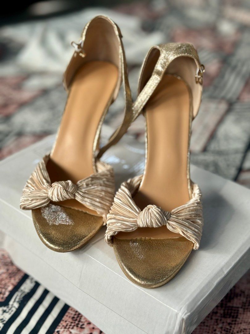 Sandals from Shein (Category: Heels) located in Pasig City. Submitted by iphel (Listing ID 1322564673, Image 2). Description: Used only once in a short wedding stint Size 39 perfect fit for size 38 with wide feet .