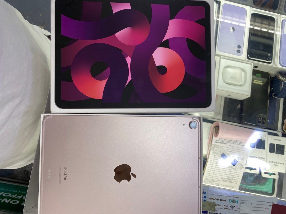 Secondhand iPad Air 5 256gb with cellular (Category: iPad) located in Manila. Submitted by orlandotub99548 (Listing ID 1322649813, Image 1). Description: Available iPad Air 6 Slightly used 256gb Complete package Check all you want Pick up point second floor Greenhills Shopping center stall number Y18 📌we do Cod door to door 📌we ship nationwide via LBC 📌we accept gcash 📌we accept bank trans 📌 we accept creditcard installment Contact info#0927