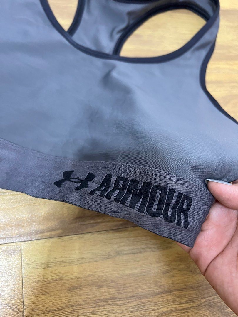 Underarmour Sports Bra (Category: Activewear) located in Makati City. Submitted by byhauteph (Listing ID 1322707655, Image 3). Description: Underarmour Sports Bra Non-padded Issue: band/garter and logo at the back Gym/workout clothes see photos for more details RFS - Declutter Payment: BDO, RCBC, Metrobank or Gcash Meetups: Sta Rosa Laguna or Makati by schedule Lalamove or Grab shipping - buyers cost and risk .