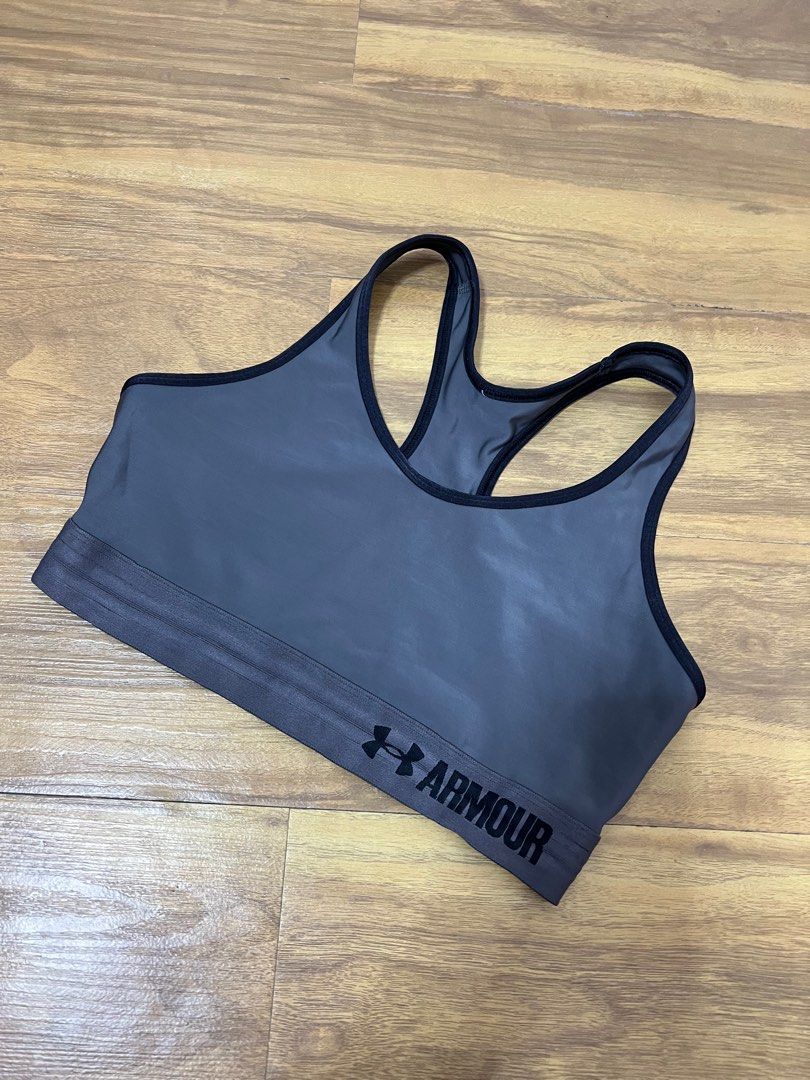 Underarmour Sports Bra (Category: Activewear) located in Makati City. Submitted by byhauteph (Listing ID 1322707655, Image 1). Description: Underarmour Sports Bra Non-padded Issue: band/garter and logo at the back Gym/workout clothes see photos for more details RFS - Declutter Payment: BDO, RCBC, Metrobank or Gcash Meetups: Sta Rosa Laguna or Makati by schedule Lalamove or Grab shipping - buyers cost and risk .