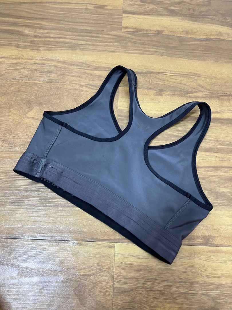 Underarmour Sports Bra (Category: Activewear) located in Makati City. Submitted by byhauteph (Listing ID 1322707655, Image 2). Description: Underarmour Sports Bra Non-padded Issue: band/garter and logo at the back Gym/workout clothes see photos for more details RFS - Declutter Payment: BDO, RCBC, Metrobank or Gcash Meetups: Sta Rosa Laguna or Makati by schedule Lalamove or Grab shipping - buyers cost and risk .