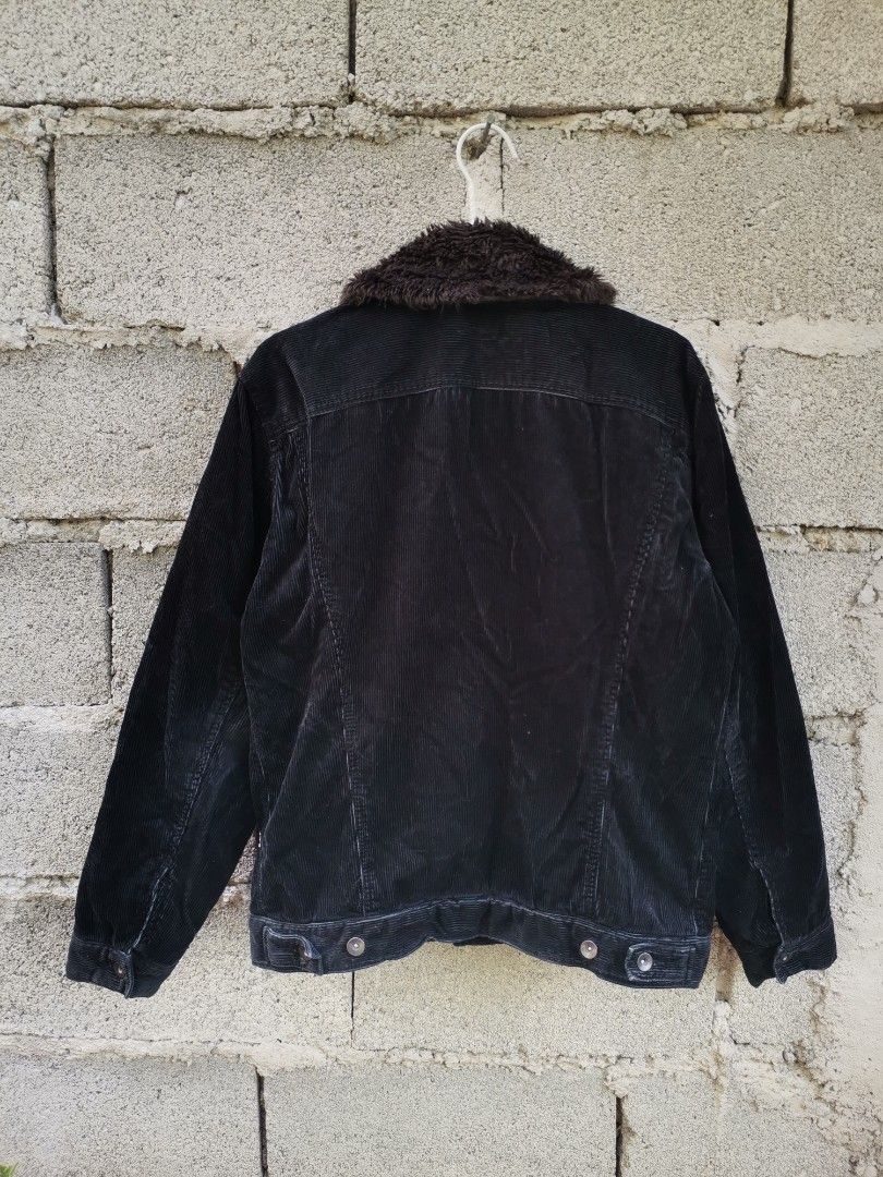 UNIQLO Corduroy Jacket (Category: Coats, Jackets and Outerwear) located in Angadanan. Submitted by ampazsr (Listing ID 1322636548, Image 3). Description: Size Large on tag 22 width 27 length Excellent condition No issue.