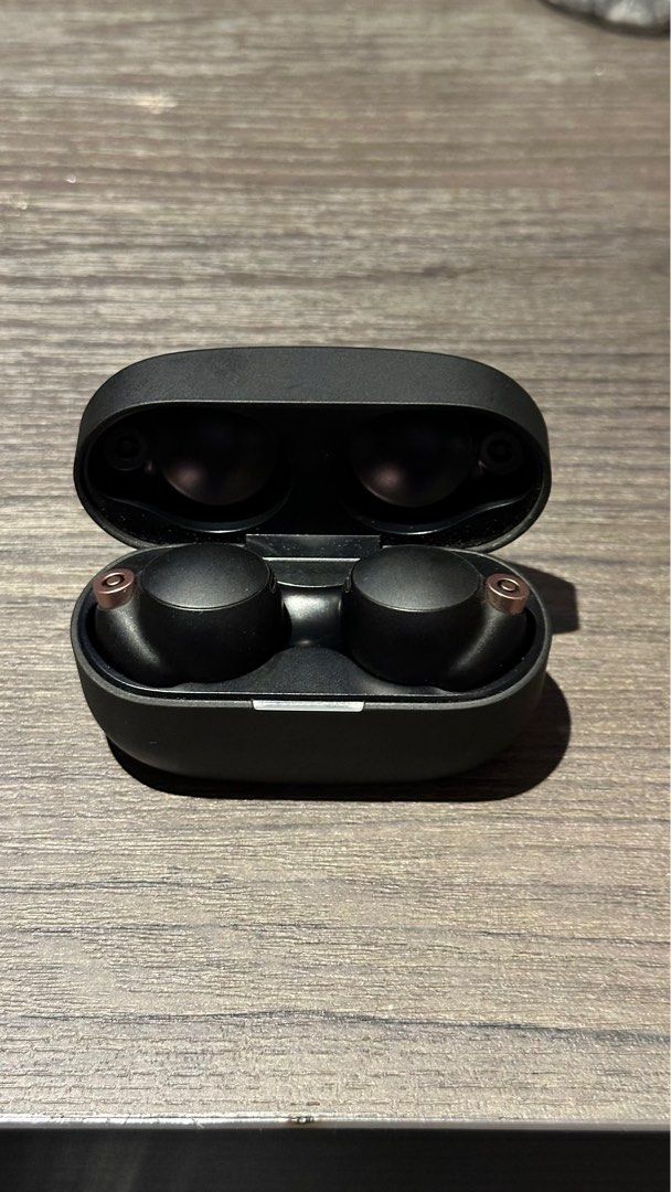 Urgent Sony WF 1000XM4 noise cancelling earbuds for sale